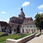 La Charité sur Loire : son abbaye, réorganisée au XIème siècle, attirait nombreux voyageurs, pèlerins et pauvres. Connaissant l'hospitalité des moines, beaucoup venaient solliciter la 